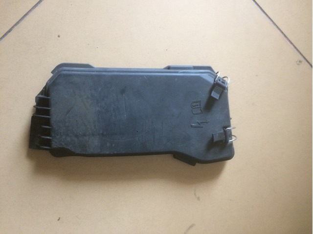 Кришка блока реле A2045400182 MERCEDES