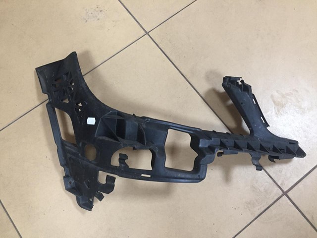 Кронштейн бампера переднього, правий A2048850865 MERCEDES