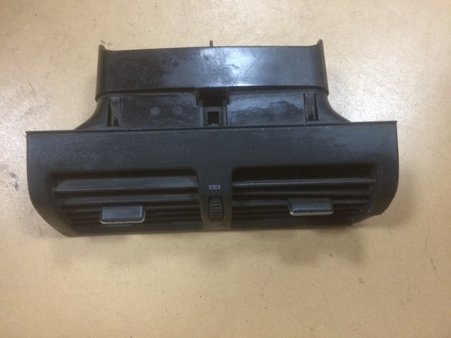 Решітка повітропровода A2108300054 MERCEDES