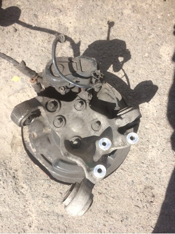 Цапфа поворотна права A2463503641 MERCEDES