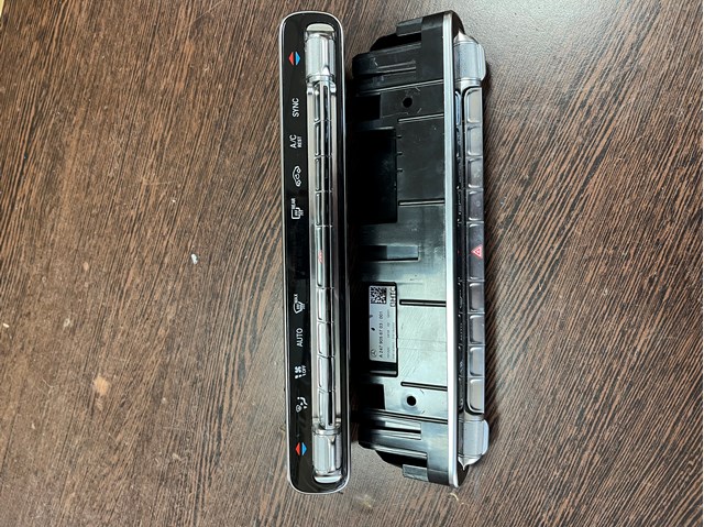 Блок кнопок центральної консолі A2479056703 MERCEDES