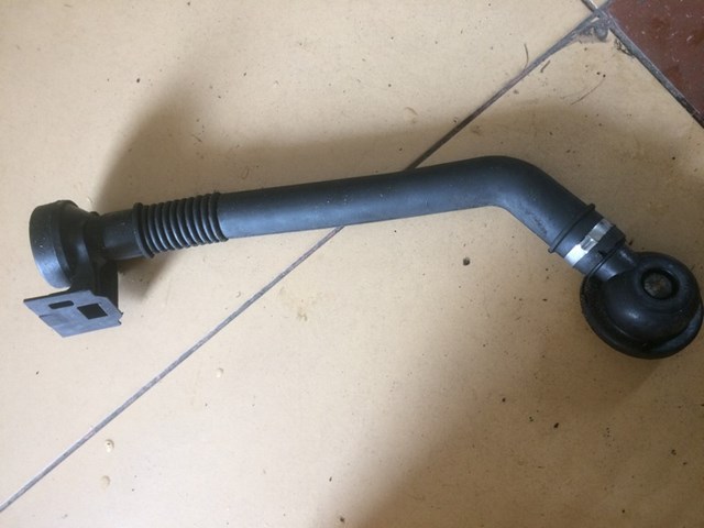 Горловина маслозаливна A6510100169 MERCEDES