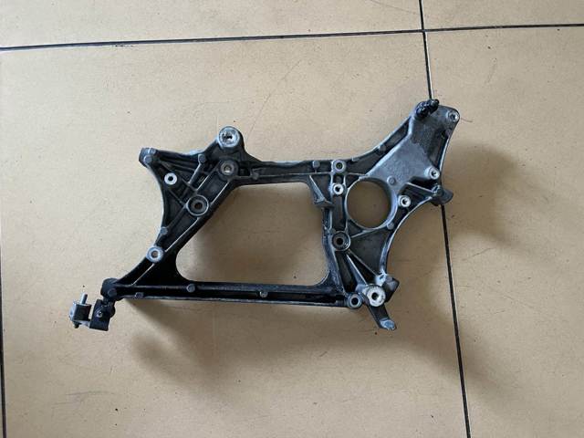 Кронштейн генератора (натяжний) Mercedes E