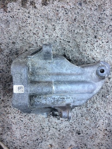 Кронштейн подушки (опори) двигуна, лівої A6512231704 MERCEDES
