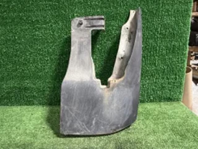 Бризговики передній, правий A9068820104 MERCEDES