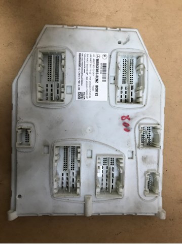 Рамка радіатора нижня A9079000305 MERCEDES