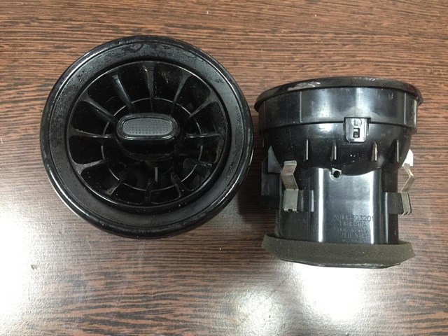Решітка повітроводу ліва A9108303201 MERCEDES