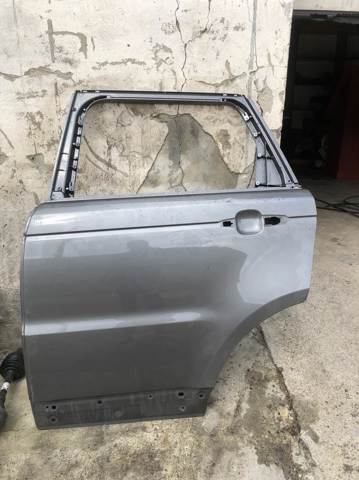 Двері задні, ліві LR044229 LAND ROVER