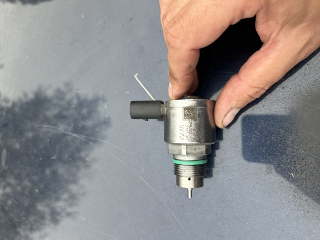 Регулятор тиску палива 04L130764C VAG