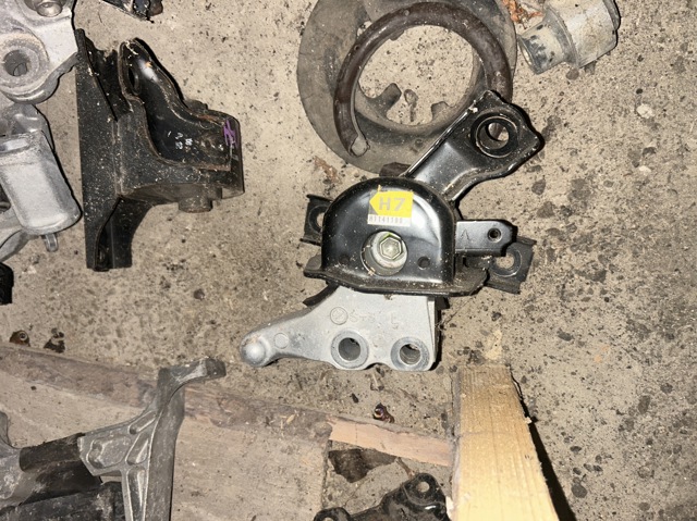 Права подушка двигуна 1230536090 TOYOTA