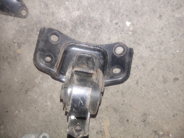 Ліва подушка двигуна 1237237190 TOYOTA