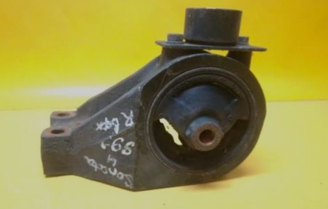 Права опора двигуна 2181238180 HYUNDAI
