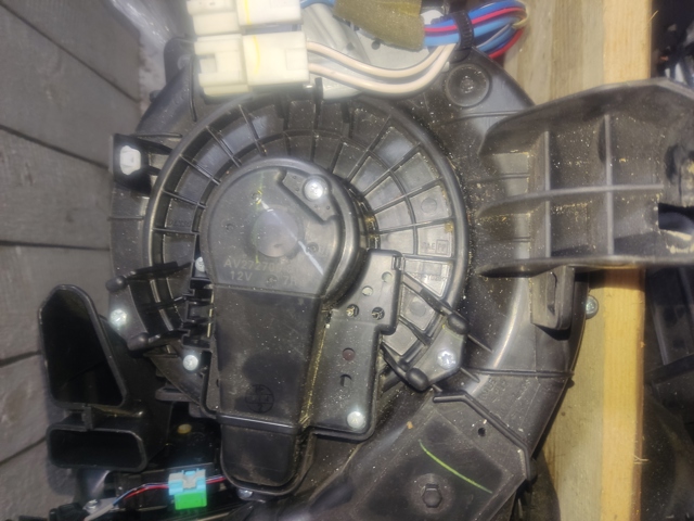 Моторчик пічки 2727008103 TOYOTA