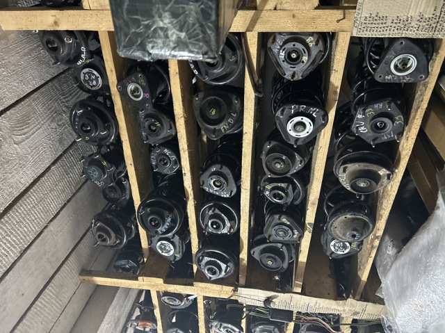 Стійка передня права 4060A174 MITSUBISHI