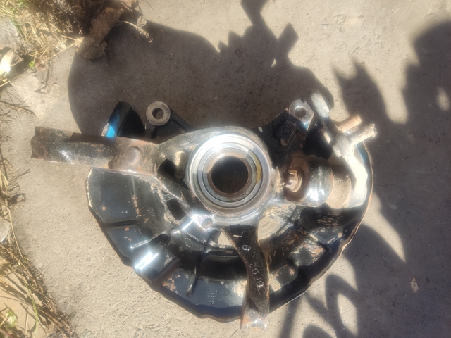 Цапфа - поворотний кулак передній, лівий 4321258010 TOYOTA