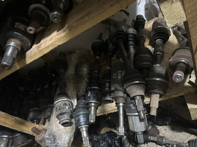 Привід передній лівий 434200W280 TOYOTA