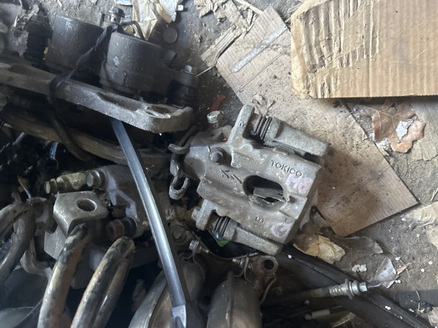 Супорт гальмівний задній правий 4783042080 TOYOTA