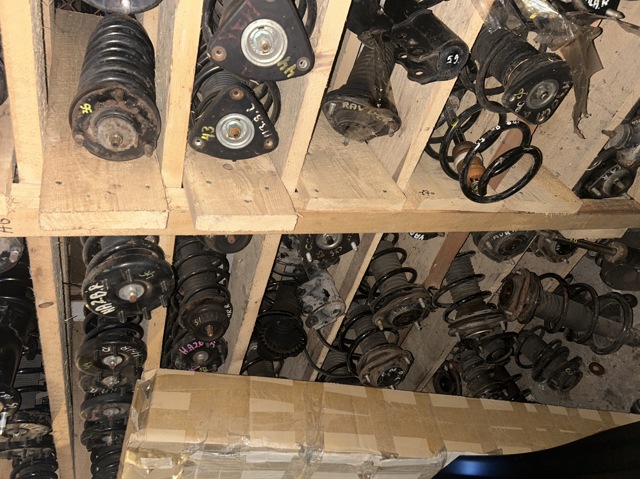 Стійка передня права 4851005330 TOYOTA