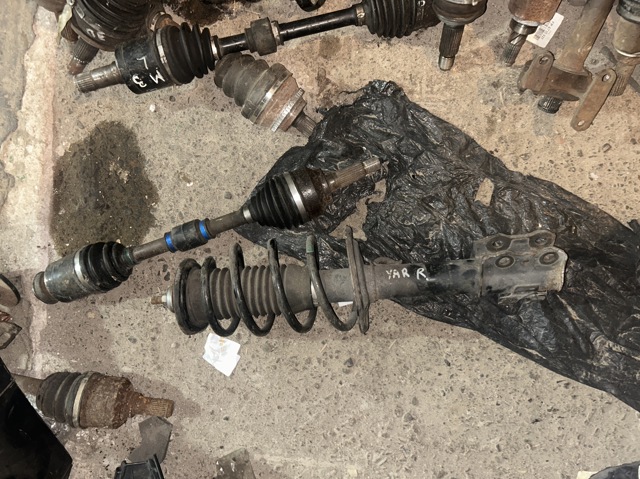 Стійка передня права 485100D190 TOYOTA