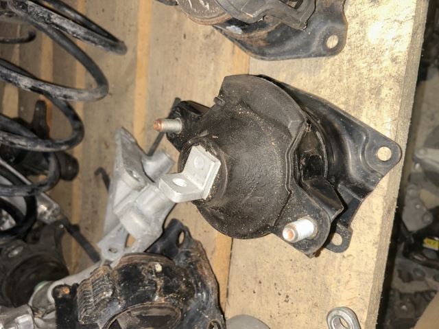 Подушка двигуна передня 50830TA2H01 HONDA