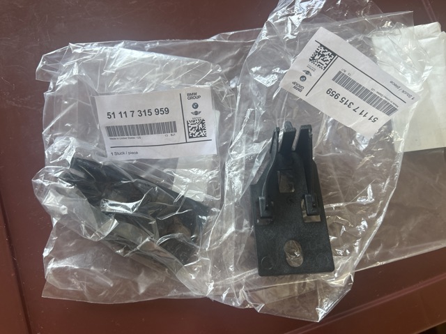 Кронштейн абсорбера переднього бампера 51117315959 BMW