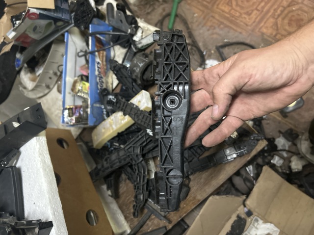 Кронштейн бампера заднього, зовнішній правий 5215542011 TOYOTA