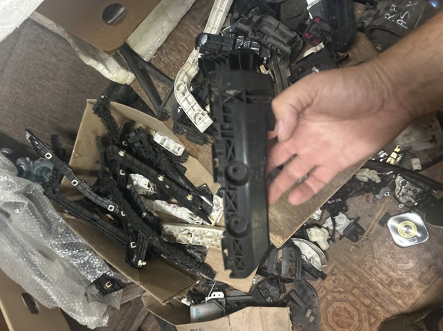 Напрямна заднього бампера, ліва 5256342011 TOYOTA