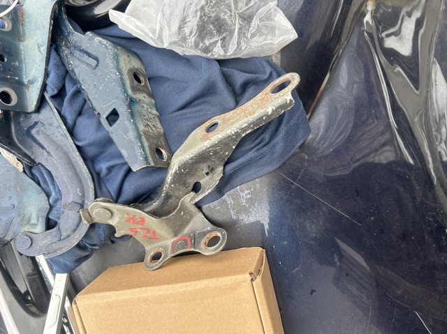 Завіса капота права 5341005060 TOYOTA
