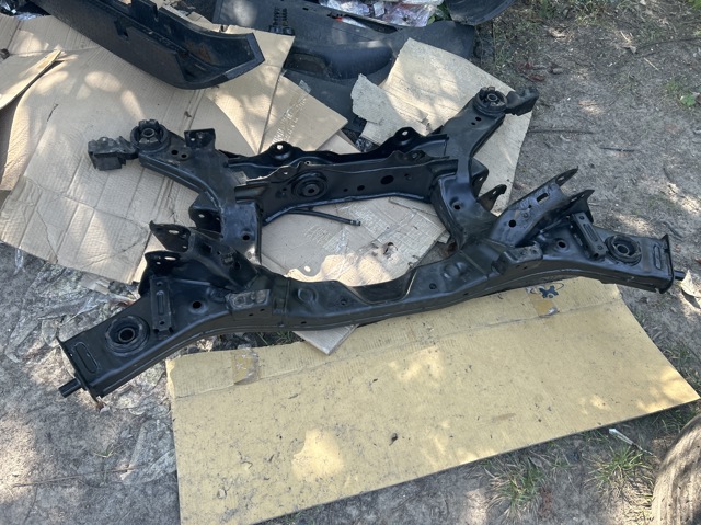 Балка задньої підвіски, підрамник 554001CF0C NISSAN