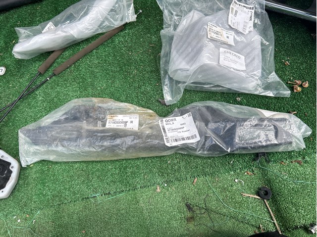 Кронштейн кріплення крила переднього правого, передній 57160SG0009P SUBARU
