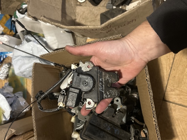 Замок кришки багажника 5927A005 MITSUBISHI
