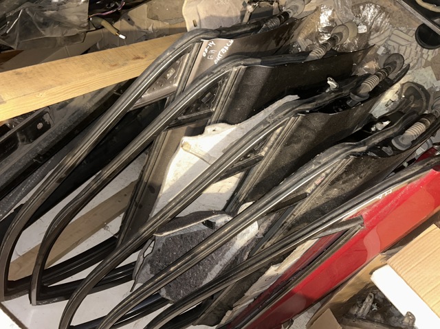 Пасажирські передні двері 60009AJ0209P SUBARU