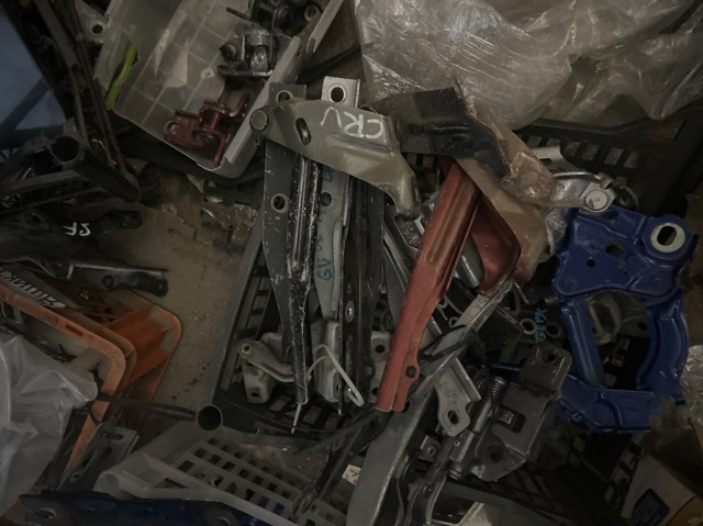 Шарнір капота правий 60120T0AA00ZZ HONDA