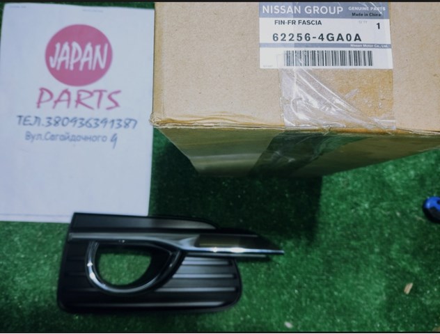 Ободок/окантовка фари протитуманной, правий 622564GA0A NISSAN