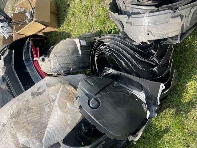 Підкрилки передні праві 63840BR20A NISSAN