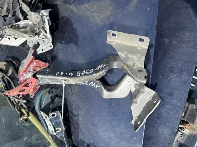 Завіса капота права 65400JD000 NISSAN