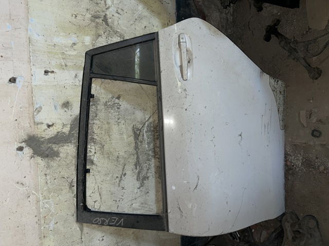 Двері задні 670040F040 TOYOTA