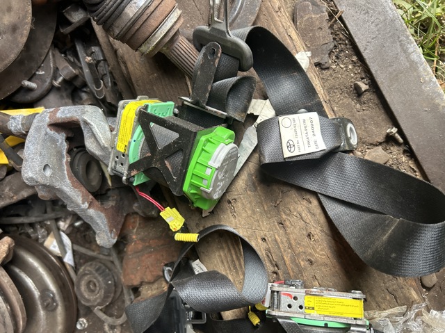 Ремінь безпеки передній лівий 7322002120 TOYOTA