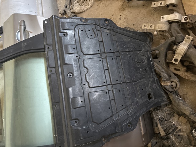 Захист піддона картера двигуна 75890JG70A NISSAN