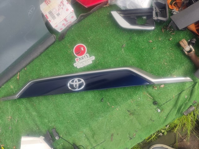 Накладка кришки багажника 7680142240 TOYOTA