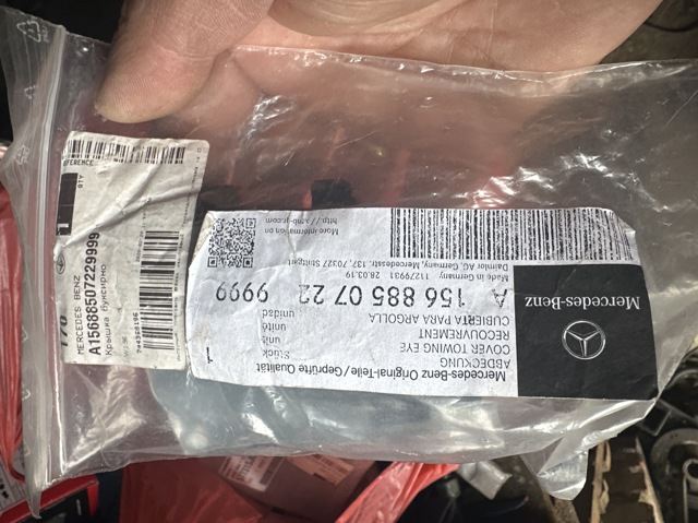 Заглушка бампера буксирувального гака A1568850722 MERCEDES
