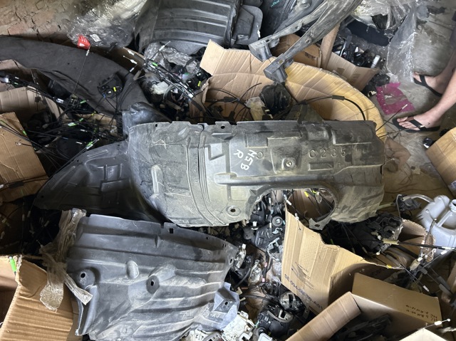 Підкрилок передній лівий C51356140A MAZDA