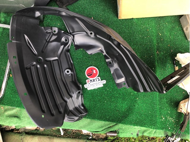 Подкрильнікі переднього крила, правий D10E56130B MAZDA