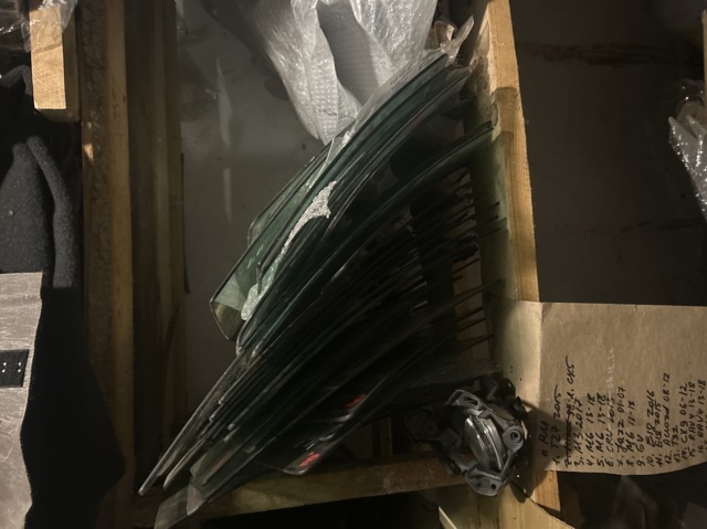 Скло передньої правої двері DS7Z5421410A FORD