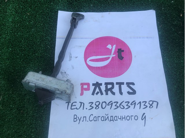 Обмежувач відкриття дверей, передній EG2158270R MAZDA