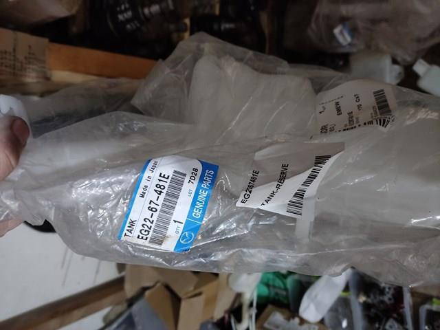 Бачок для омивайки EG2267481E MAZDA