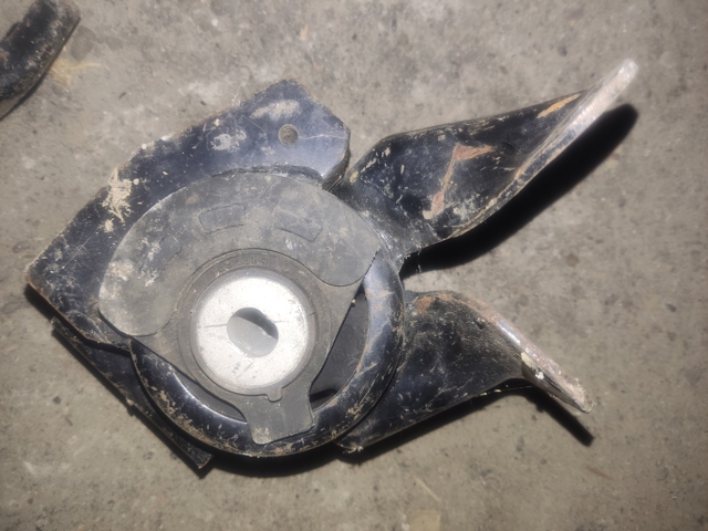 Ліва подушка двигуна EH4639070B MAZDA