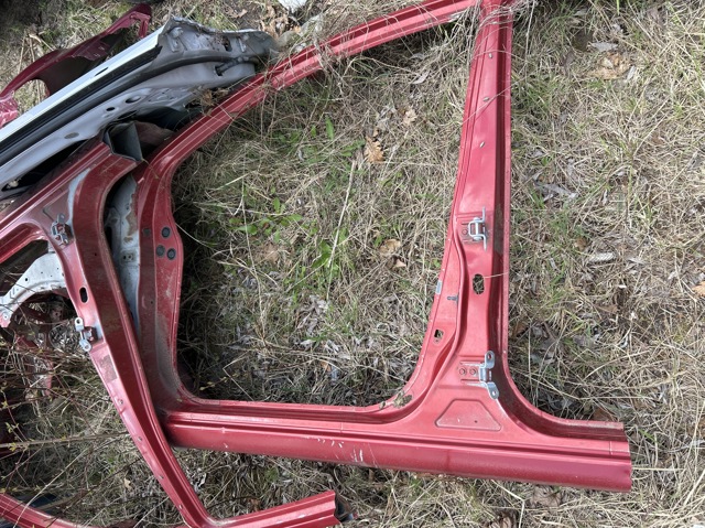 Отвір передніх лівих дверей G60319U0M0 NISSAN