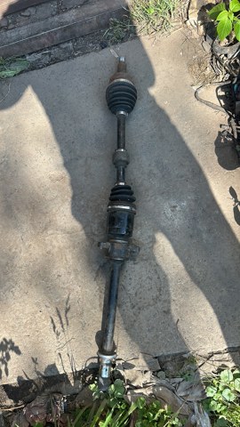 Піввісь передня, права GD752550XC MAZDA