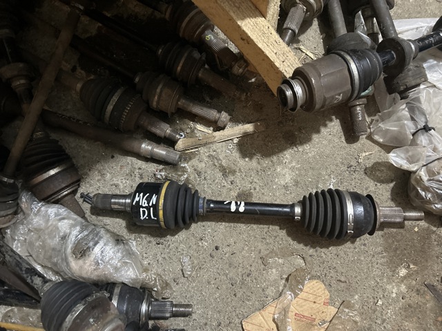 Піввісь передня ліва GDB52560X MAZDA
